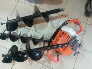 Premier Earth Auger with 3 Free Drill Bits – Fence Hole Digger | 2-Stroke Petrol Engine